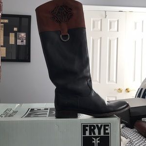 Frye Melissa Logo Boot Size 8.5 Black and brown